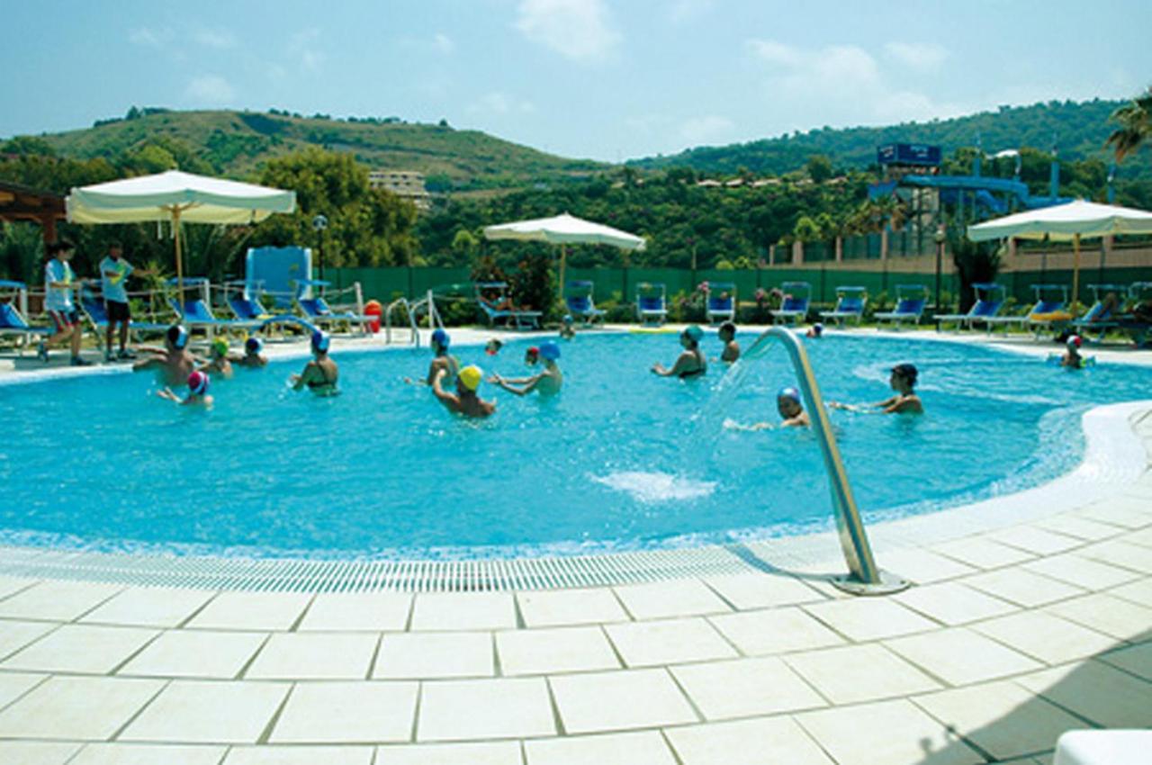 赞布隆内Residenza Marinella公寓式酒店 外观 照片